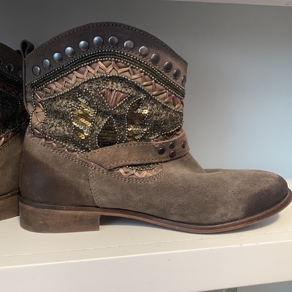 Naughty monkey suede leather boots with stunning detailed beadwork- size 9 - Picture 2 of 8